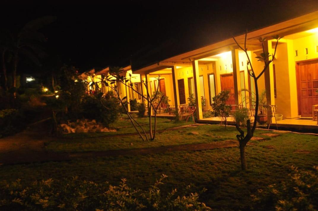 Pondok Guru Bakti Cottage เซอนารู ภายนอก รูปภาพ