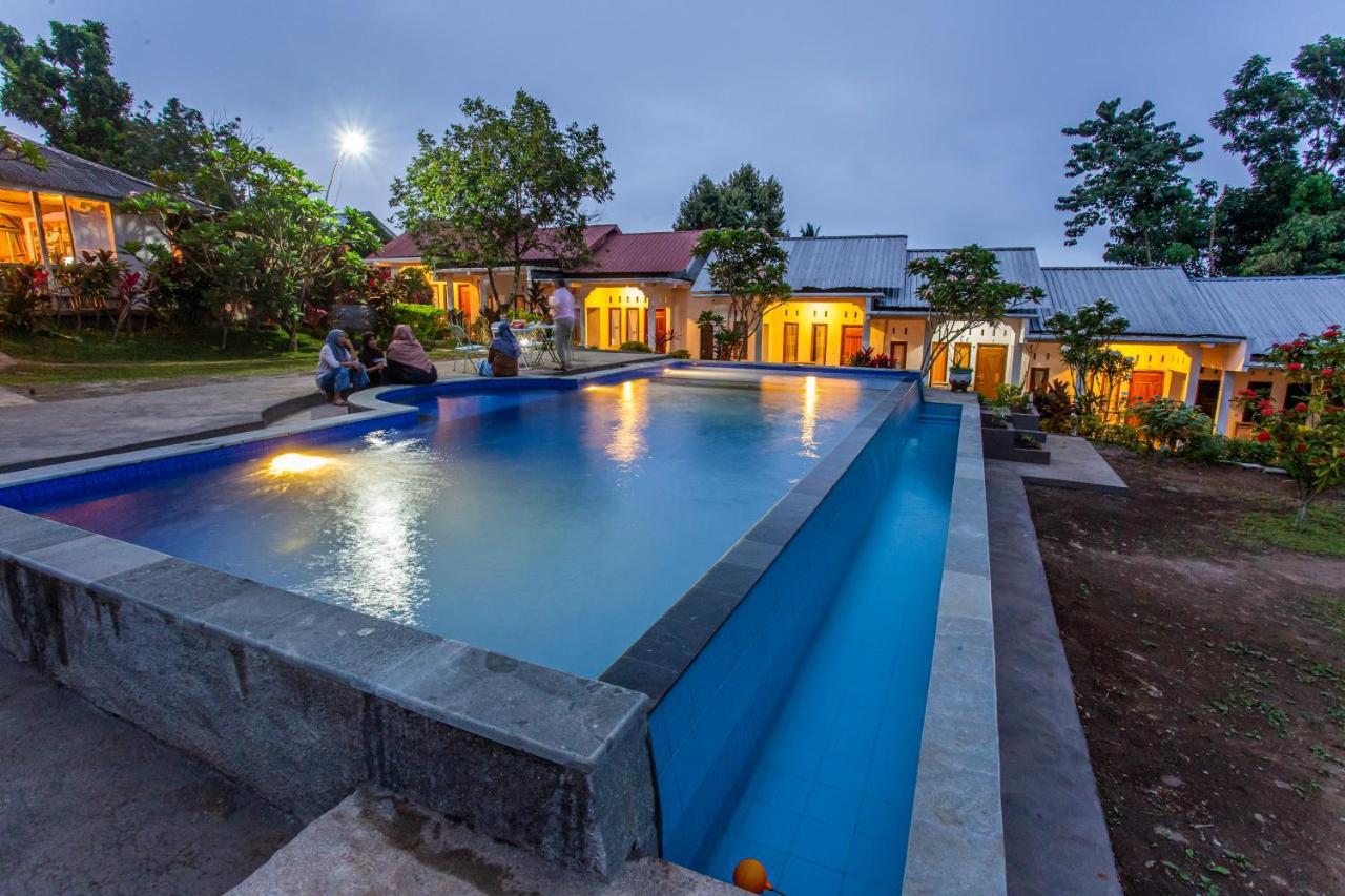 Pondok Guru Bakti Cottage เซอนารู ภายนอก รูปภาพ